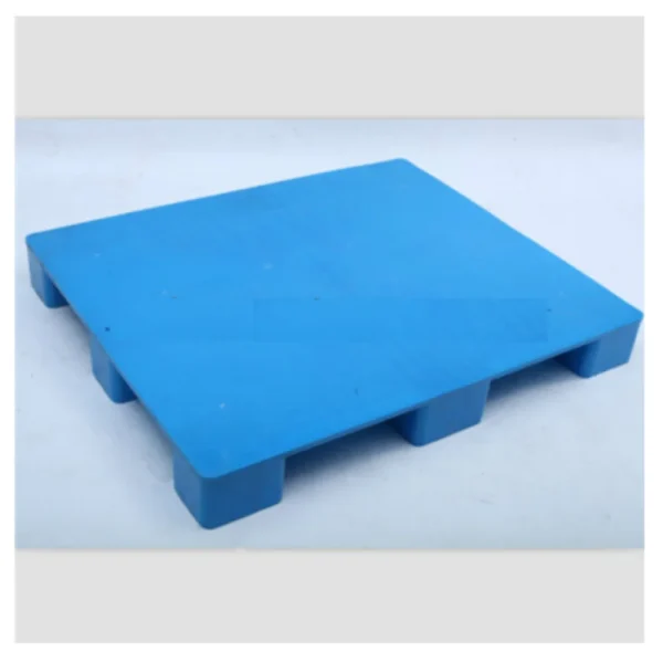Heavy duty plastic pallet 1000x1200 mm closed deck for warehouse and export use in Pakistan Durable HDPE plastic pallet with plain top for forklift and storage applications Pakistan Industrial plastic pallet 1000x1200 mm for warehouse, logistics, and export shipments Pakistan Reusable plastic pallet for food, pharma, and cold storage industry Pakistan Strong 15kg plastic pallet closed deck heavy duty type made in Pakistan