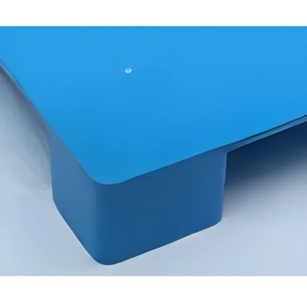 Heavy duty plastic pallet 1000x1200 mm closed deck for warehouse and export use in Pakistan Durable HDPE plastic pallet with plain top for forklift and storage applications Pakistan Industrial plastic pallet 1000x1200 mm for warehouse, logistics, and export shipments Pakistan Reusable plastic pallet for food, pharma, and cold storage industry Pakistan Strong 15kg plastic pallet closed deck heavy duty type made in Pakistan